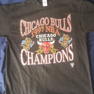 Vintage Bulls champions tshirt